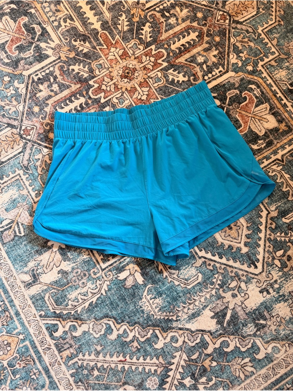 Athleta Mesh Racer Run Mid Rise 4" Short Size XL

Great Shape 
Smoke free home